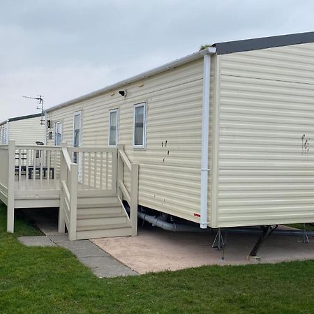 2 Bed Caravan For Hire At Golden Sands In Rhyl Exteriör bild