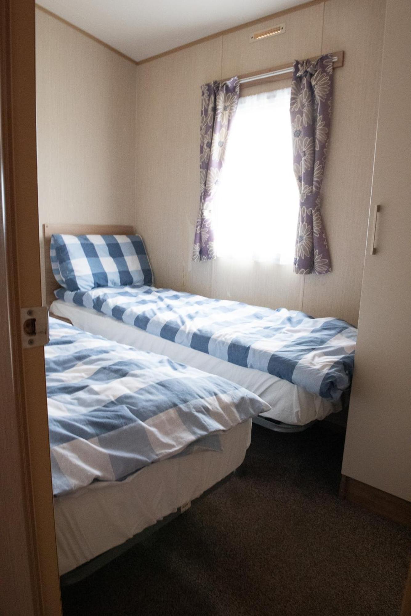 2 Bed Caravan For Hire At Golden Sands In Rhyl Exteriör bild